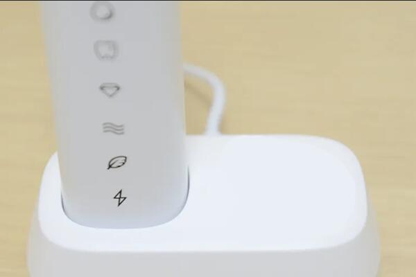 電動(dòng)牙刷感應(yīng)式充電方式