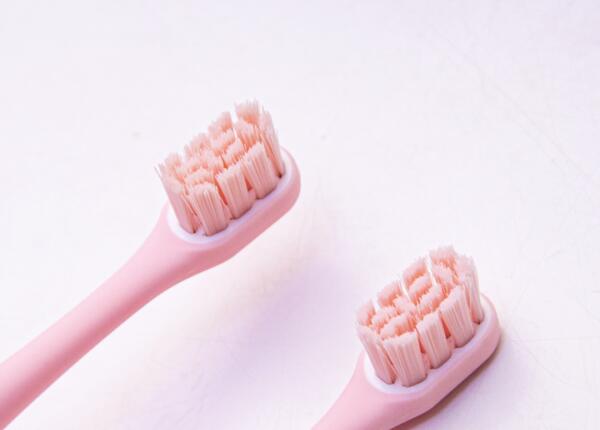 寶寶多大可以用電動牙刷？寶寶不同年齡階段選擇牙刷方法