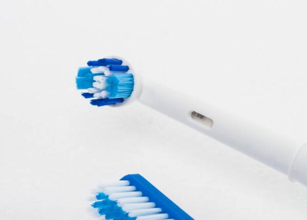 超聲波牙刷廠商宣稱的“超聲波電動牙刷”