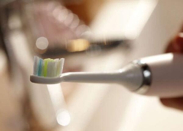 飛利浦護(hù)齦電動牙刷使用方法 飛利浦護(hù)齦電動牙刷使用方法