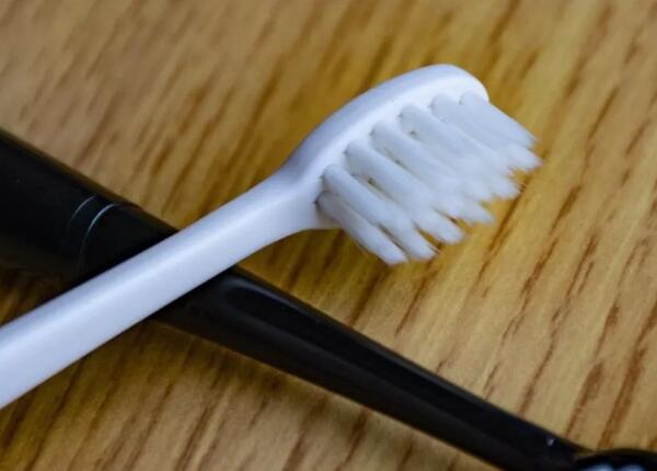 牙刷長(zhǎng)的好還是寬的好用？探索牙刷的秘密